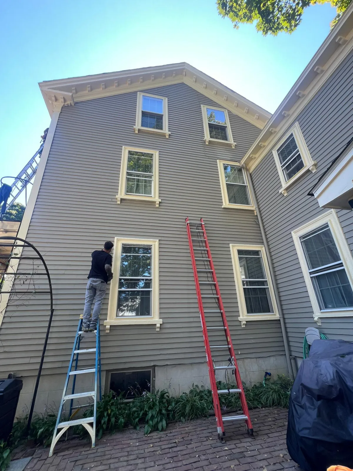 Best paint for steel buildings and how to paint?