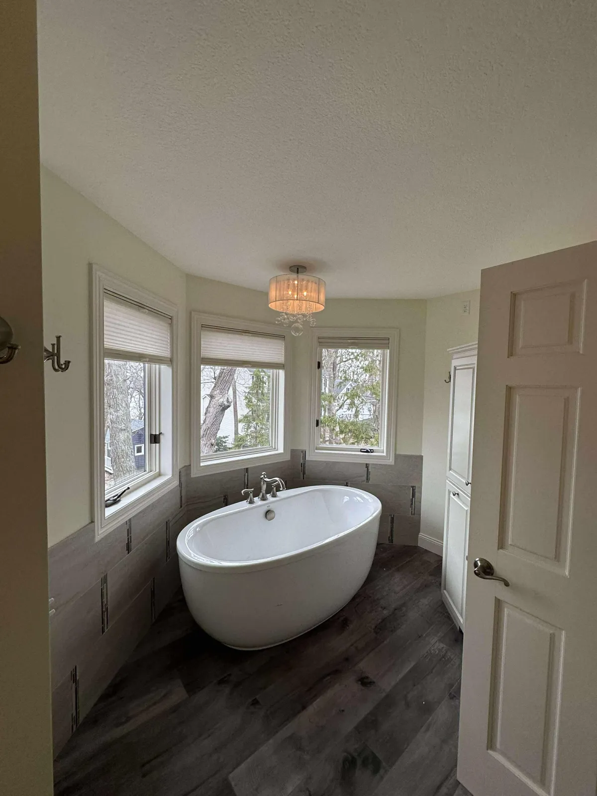 Bathroom with worn wall paint before interior repainting