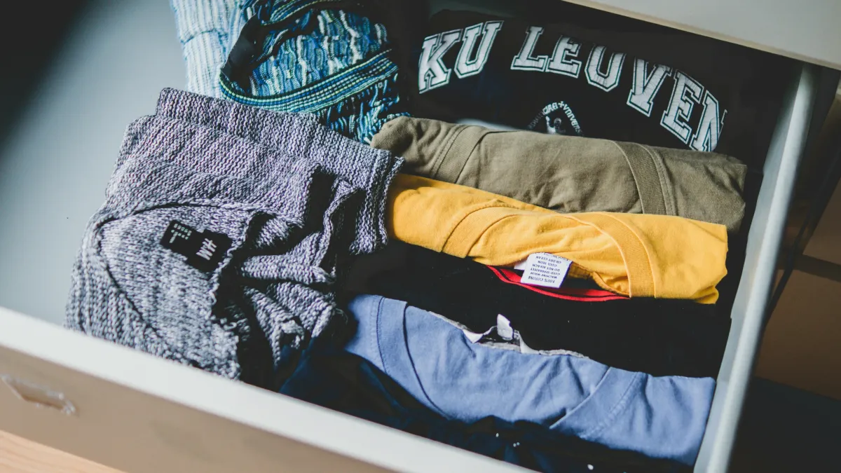 organize a small closet