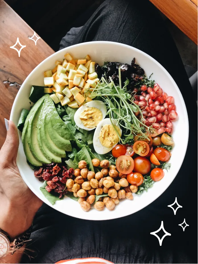 Kleurrijke gezonde saladebowl