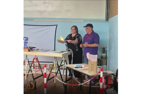 Gemma and Tony, at demo from Neon Creations.