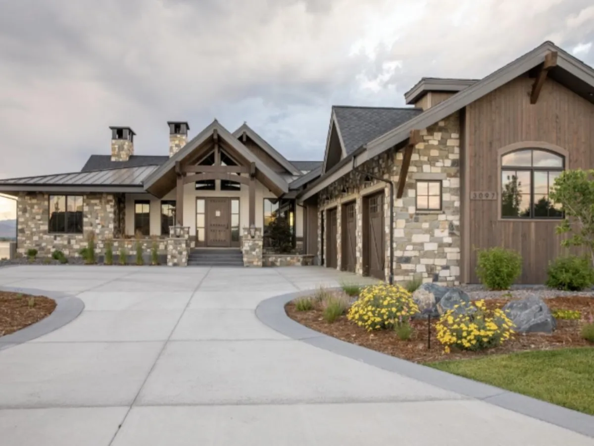 How thick should a concrete driveway be?