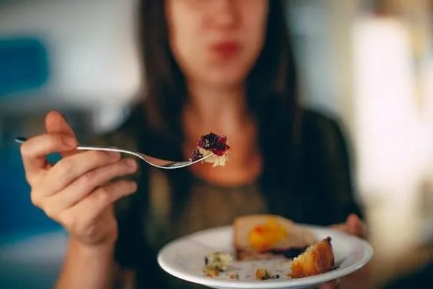 14 Ways to Eat More Mindfully
