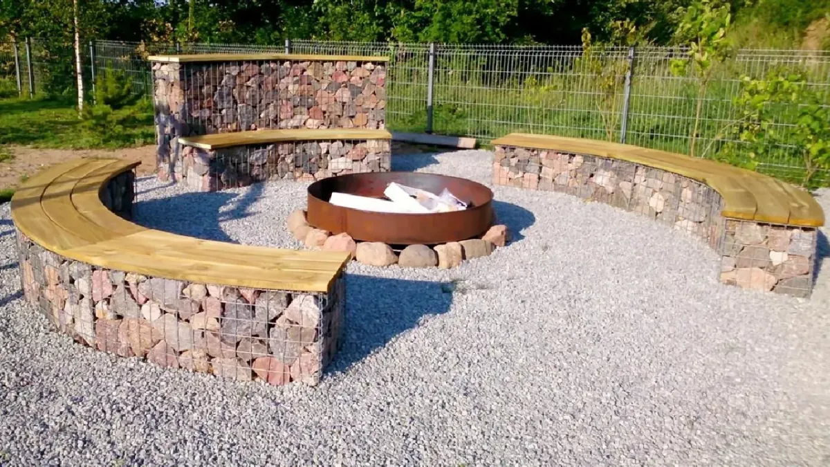 Gabioonidega lõkkekoht