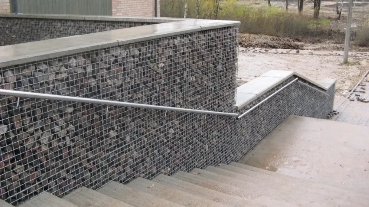 Rõngu hooldusravikeskuse gabioonseinad