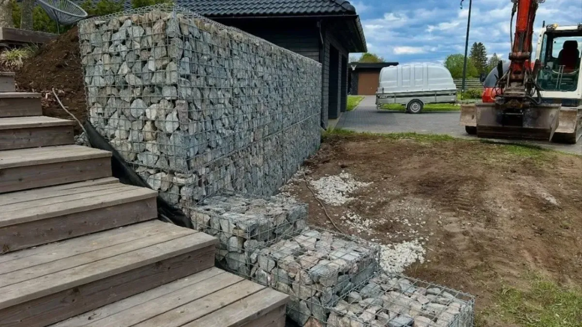 Maastiku tugisein gabiooniga