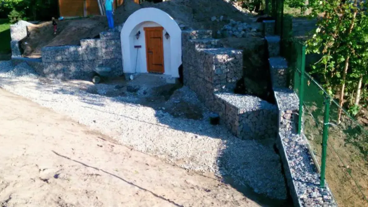 Gabioon aiaalune Valgas