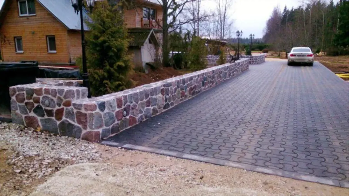 Maakivimüür koos tänavakivi paigaldusega