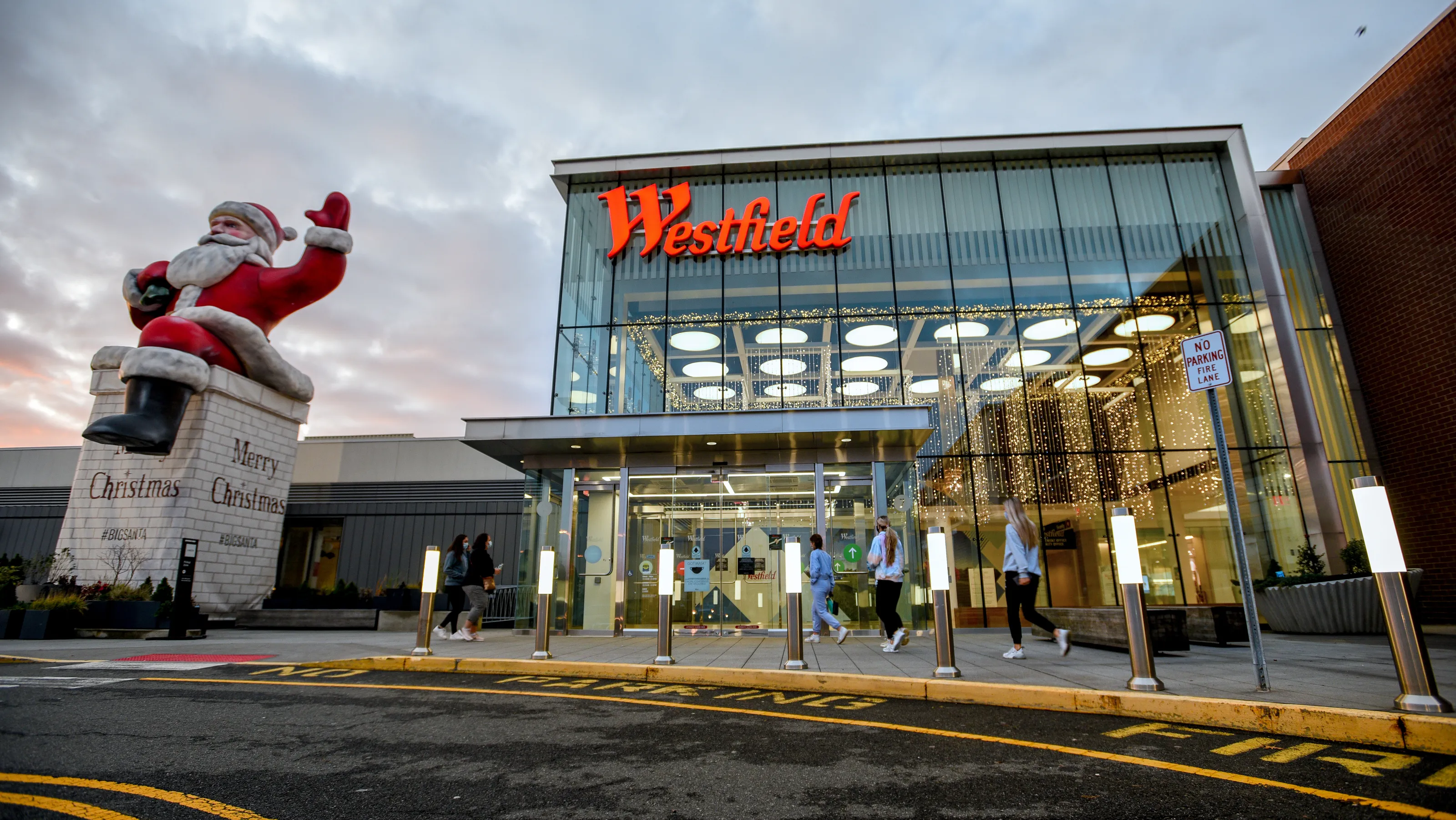 Shop 'Til You Drop at Garden State Plaza Mall – The Shopping Mecca of Paramus