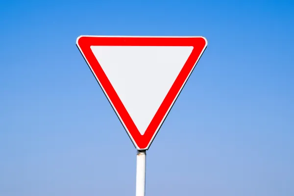 The Inverted Triangle Road Sign in Bulgaria: What Every Foreigner Needs to Know