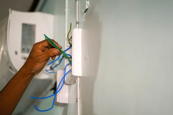 Safe DIY Electrical Guides & When to Call an Expert