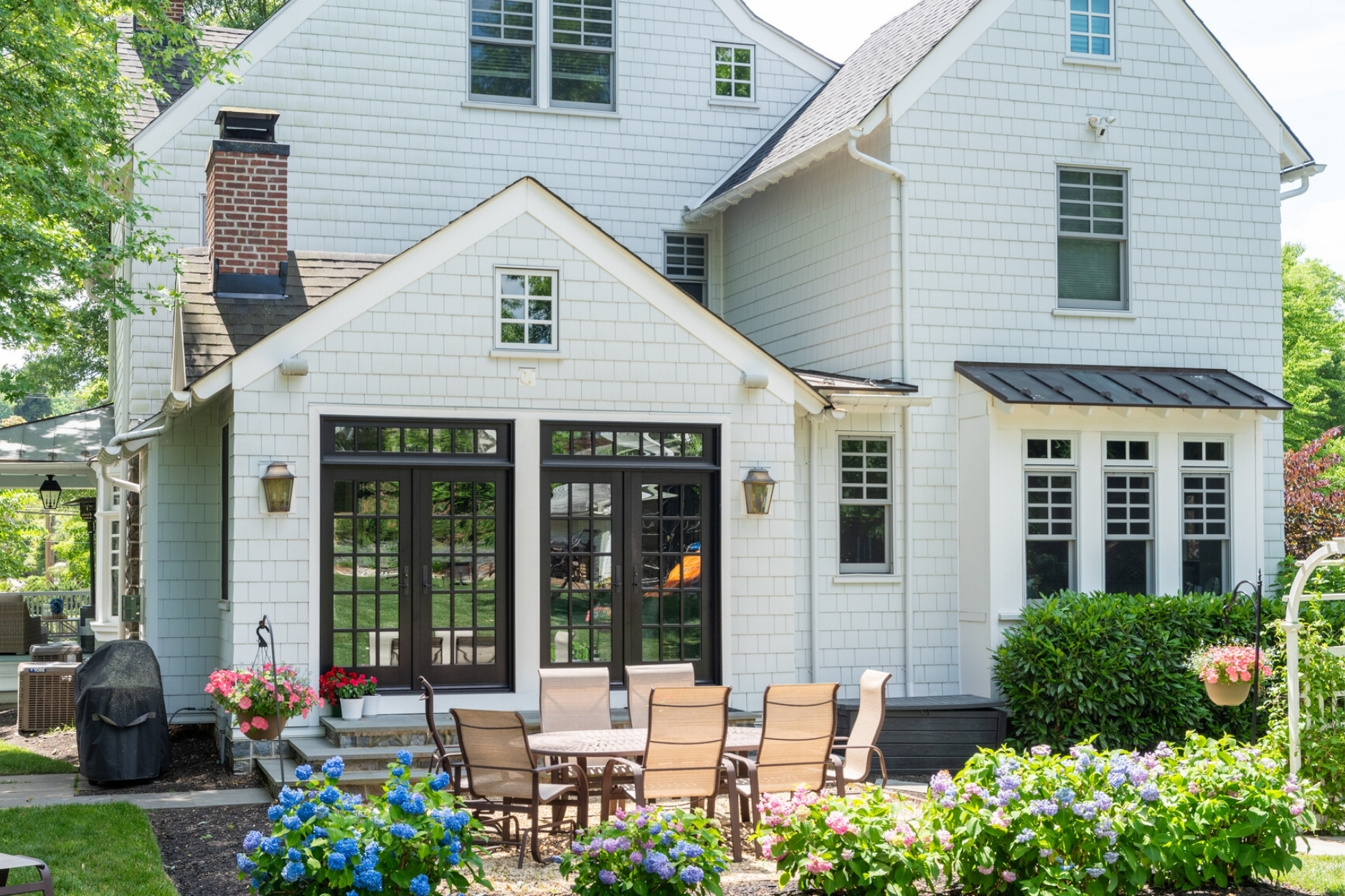 White James Hardie fiber cement shake and lap siding on custom Utah home with outdoor patio