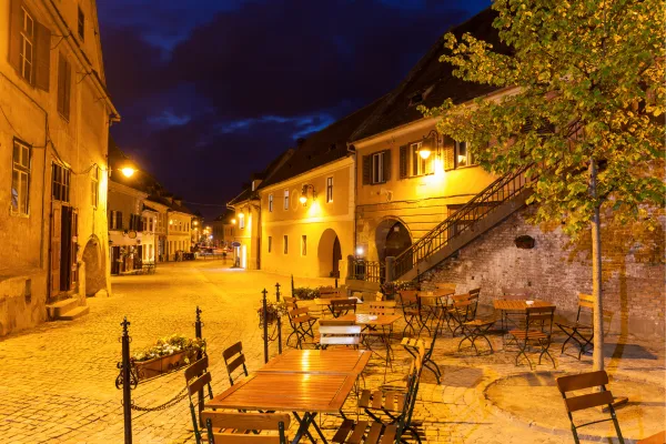 Cele Mai Bune Restaurante din Sibiu: Ghidul Complet pentru Gurmanzi