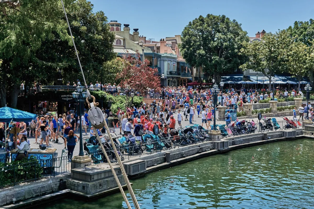 Theme parks are crowded places, embrace that fact with a few crowd shots