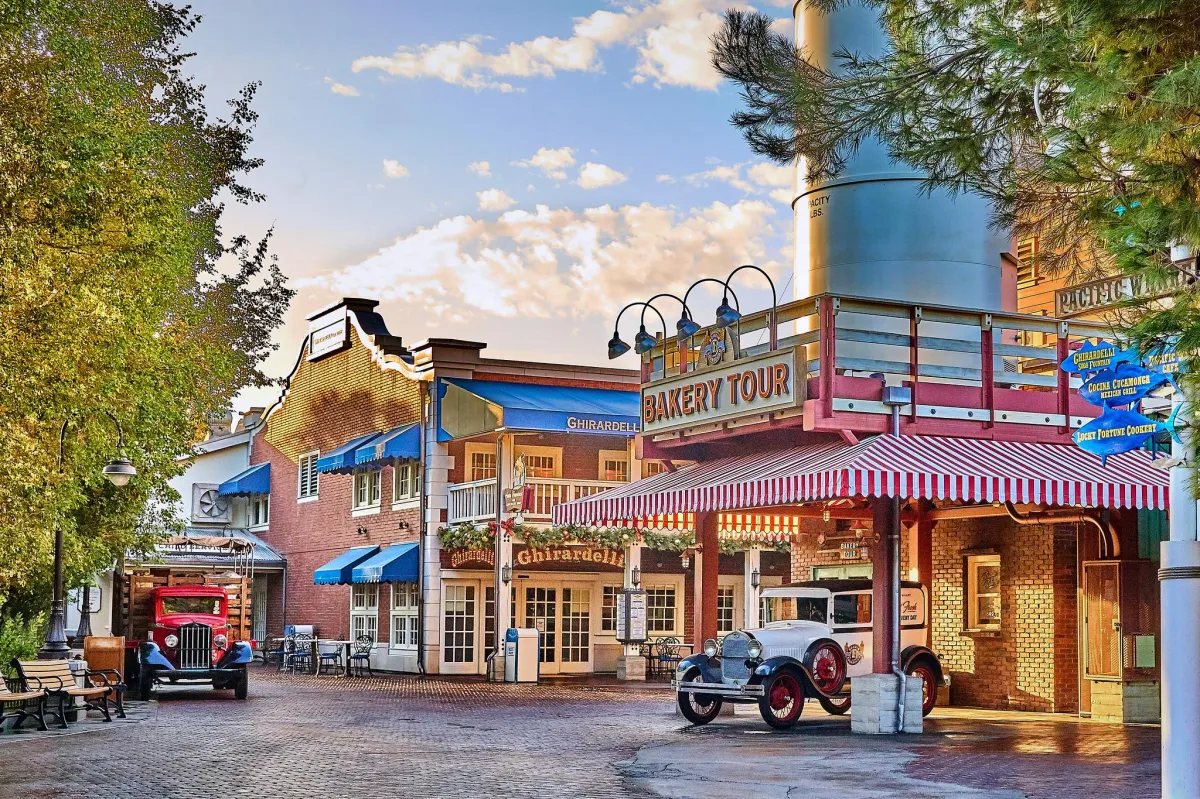 Despite theme parks attracting lots of crowds, there's an art to making the park look empty.