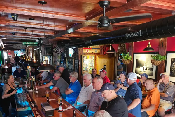 Tommy's On Higgins - #1 Chicago Dive Bar that locals love