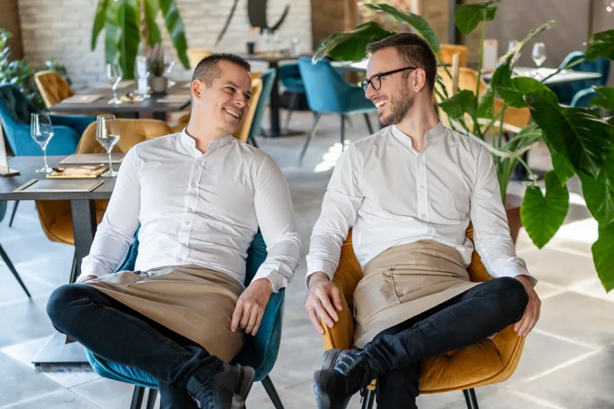 Ropogós Bistro & Garden Budapest 16. kerületében – Megújult profi személyzet vár a kertvárosi étteremben