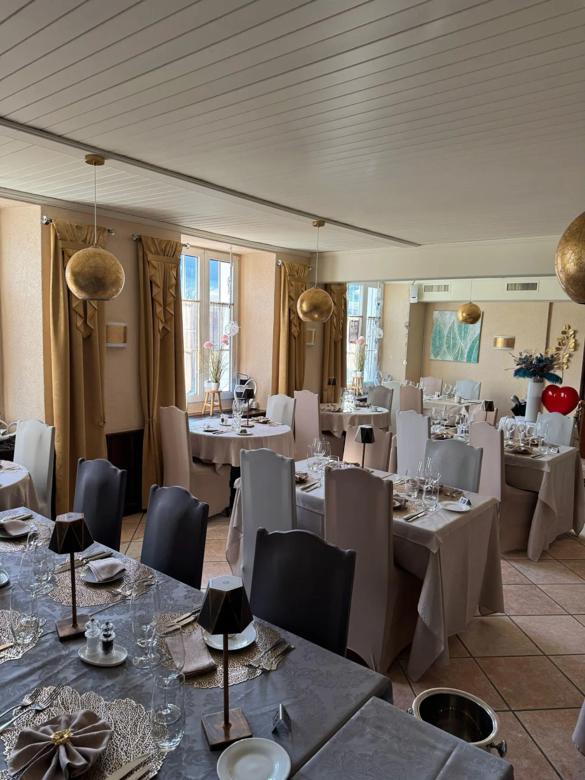 hôtel Sorvilier / hébergement Jura bernois / week-end détente Moutier / restaurant familial Sorvilier / brunch dimanche Jura / hôtel Reconvilier / restaurant Tramelan / séjour gourmand Jura bernois / rodízio à volonté Sorvilier / feijoada Moutier / spécialités suisses Sorvilier / hôtel convivial Court / hôtel avec restaurant Sorvilier / brunch Reconvilier / chambres d’hôtel Jura bernois / restaurant Tavannes / restaurant brésilien Jura / escapade Sorvilier / séjour en couple Jura