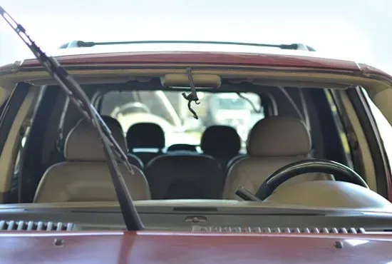 Is Your Windshield Scratched? How to Know If It Needs Repair or Replacement