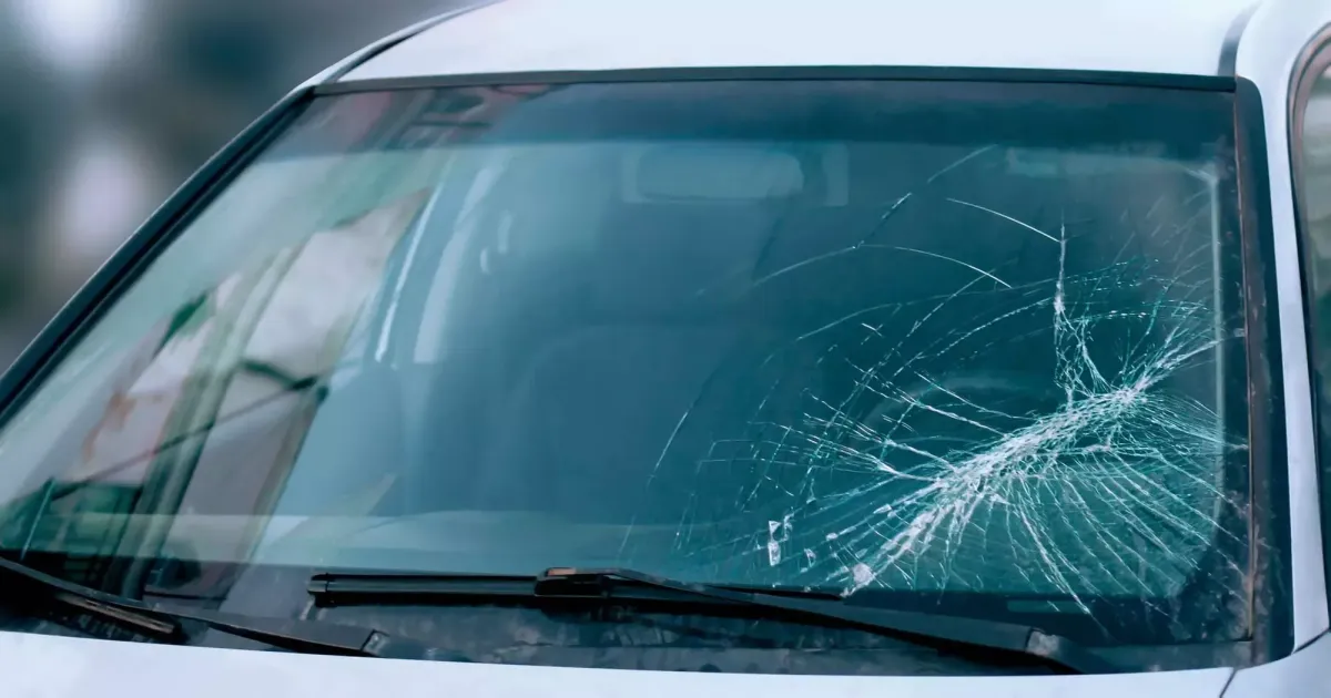 How much on average does it cost to replace a windshield?