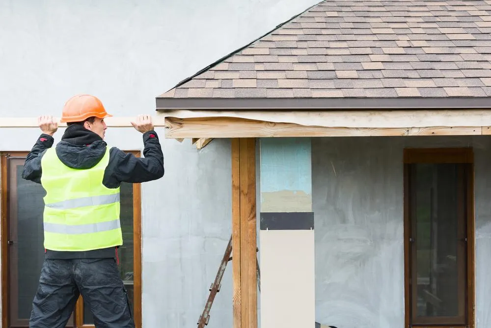 Common Causes of Gutter Leaks and When to Call a Pro (Paducah Area)
