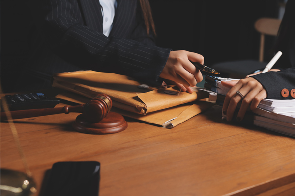 Which Costs Less: Bankruptcy or Settlement