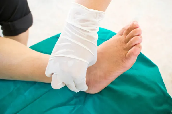 Is It Normal for a Foot Wound to Take Weeks to Heal?
