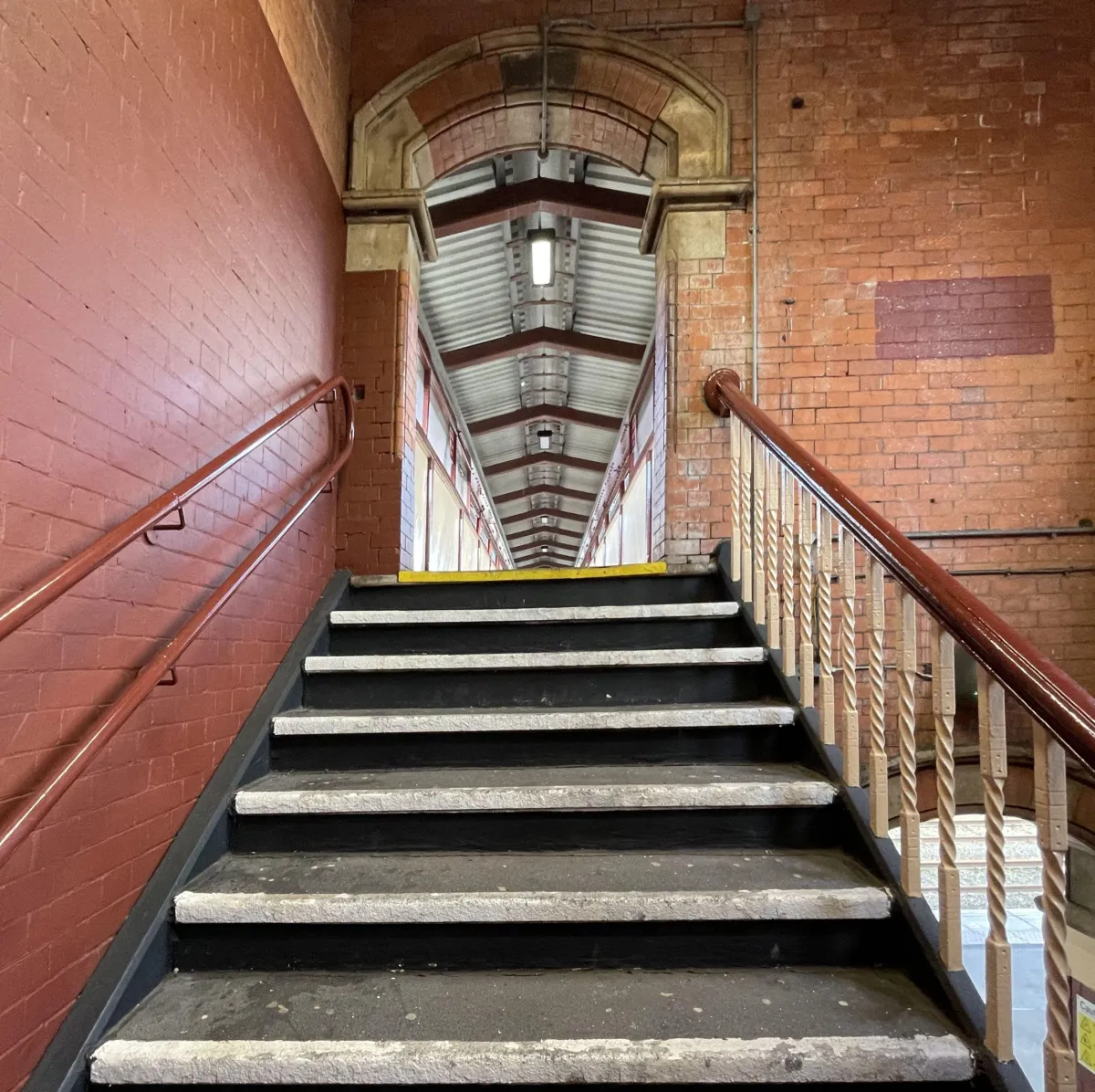 Wellington Staircase to Platform 2