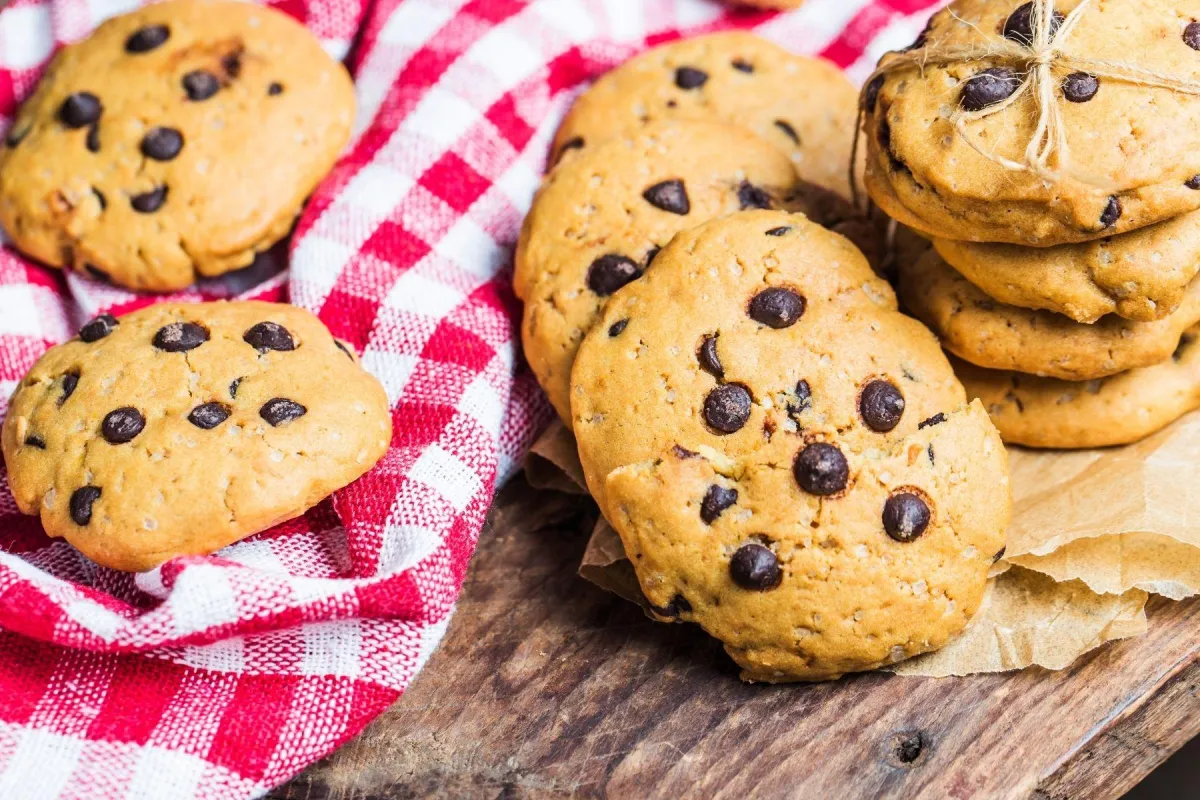 Almond Choc Chip Cookies