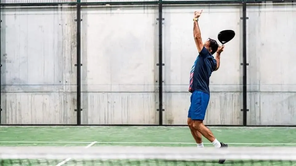 Mastering the Bandeja in Padel: A Complete Guide for Enthusiasts