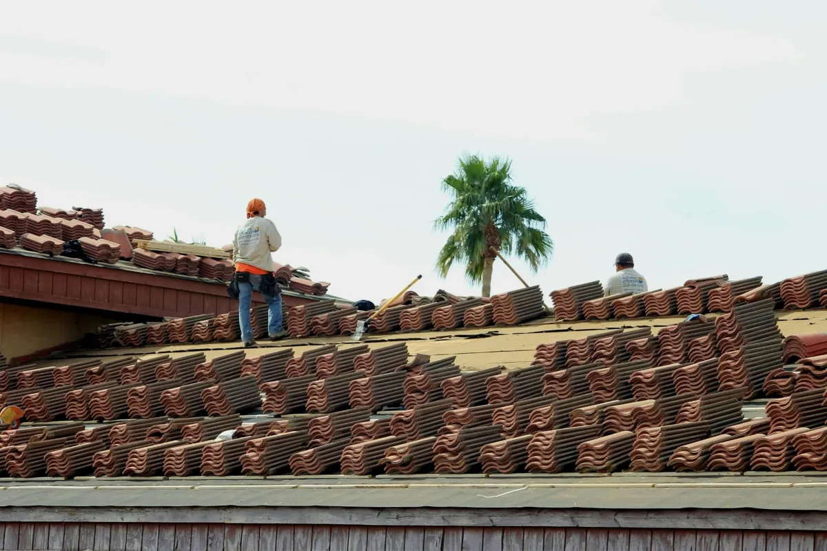 Flat Roof or Sloped Roof? Find the Best Fit for Your Commercial Roof Installation