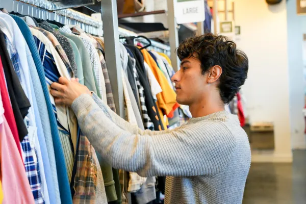 How to Find the Best Brands When Shopping Secondhand