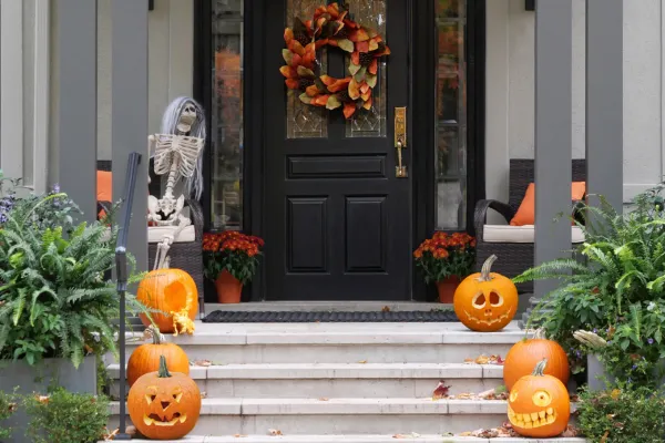 Halloween curb appeal tips