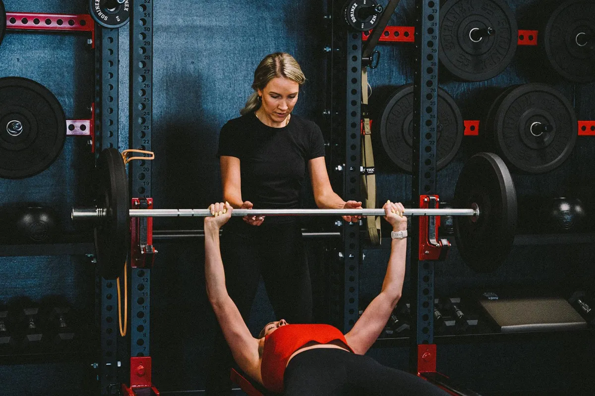 Woman benchpressing
