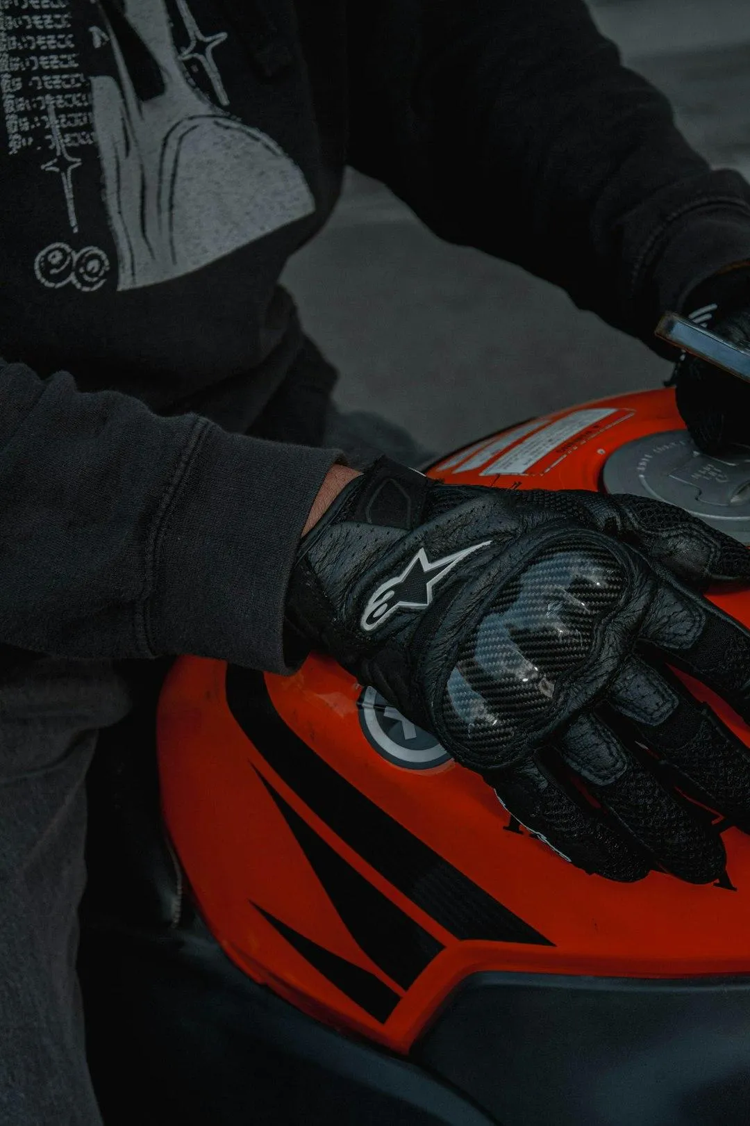 Are hard Knuckle Gloves legal in Canada?