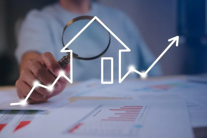 Digital Marketing: Should You Build an In-House Team or Hire an Agency?