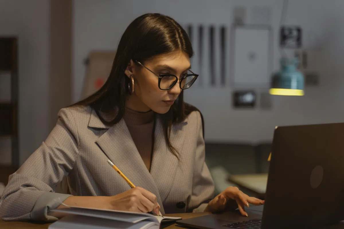 woman, recruiter, hiring, online, computer