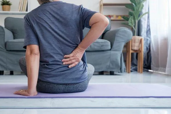 When to See a Physiotherapist for Lumbar Strain: Recognizing the Red Flags