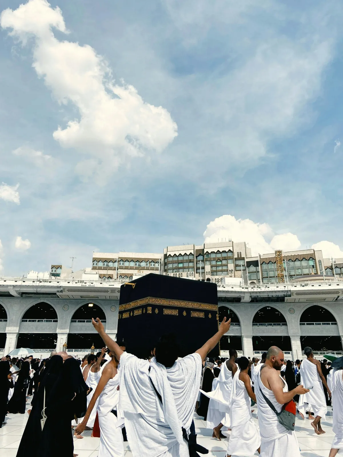 Umrah alleine oder in der Gruppe: Was ist die beste Wahl?