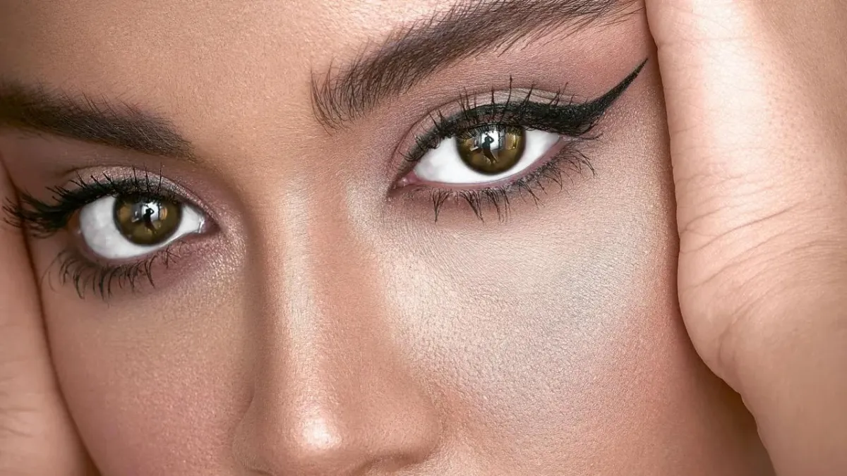 The Plasticizing of Women’s Beauty: Why are we trying to look inhuman?