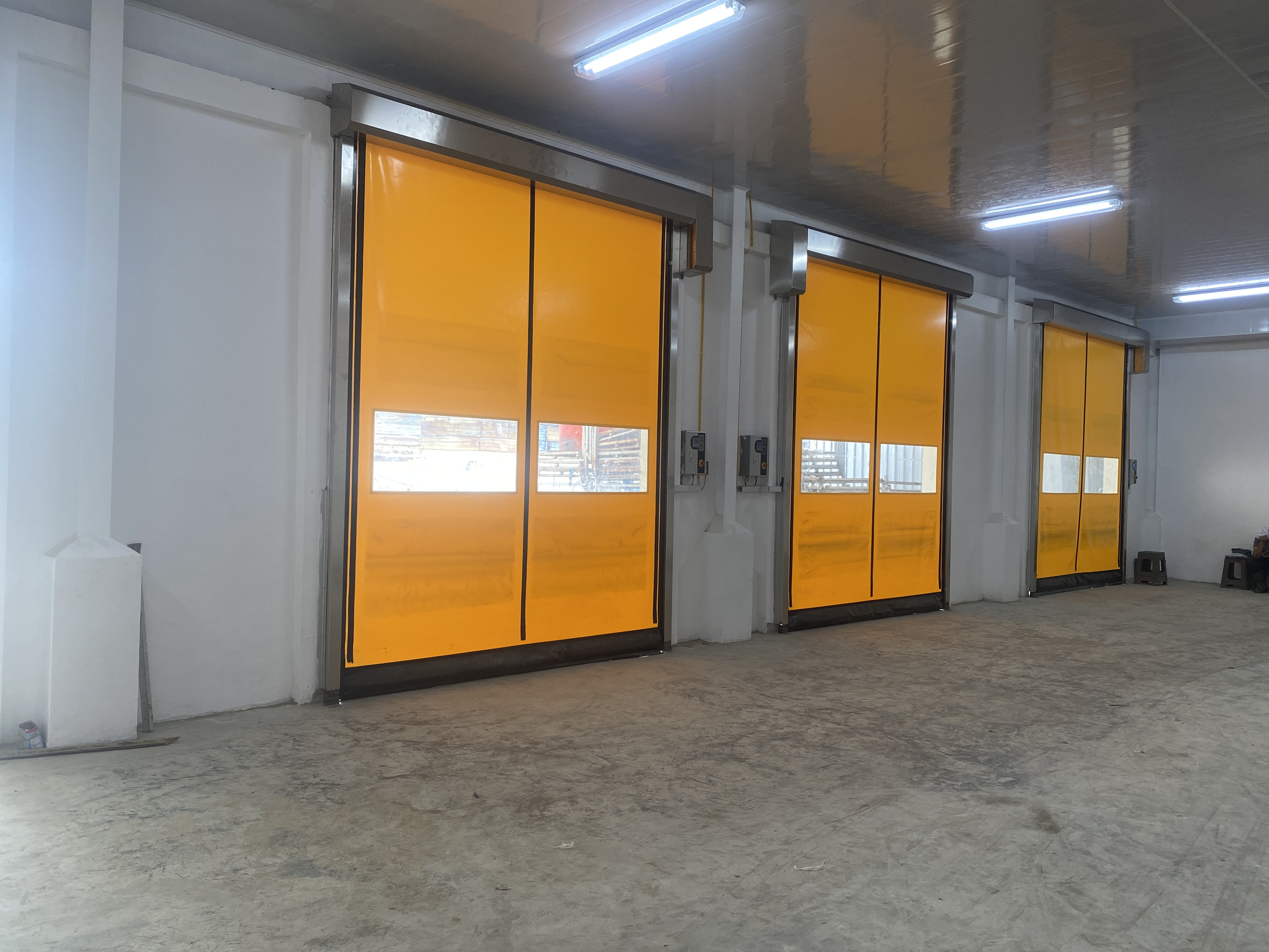 ROLL FAST DOOR – Solusi Pintu Cepat untuk Cold Room & Ante Room