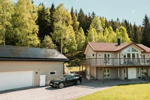 När lönar det sig att installera både solceller och batteri?