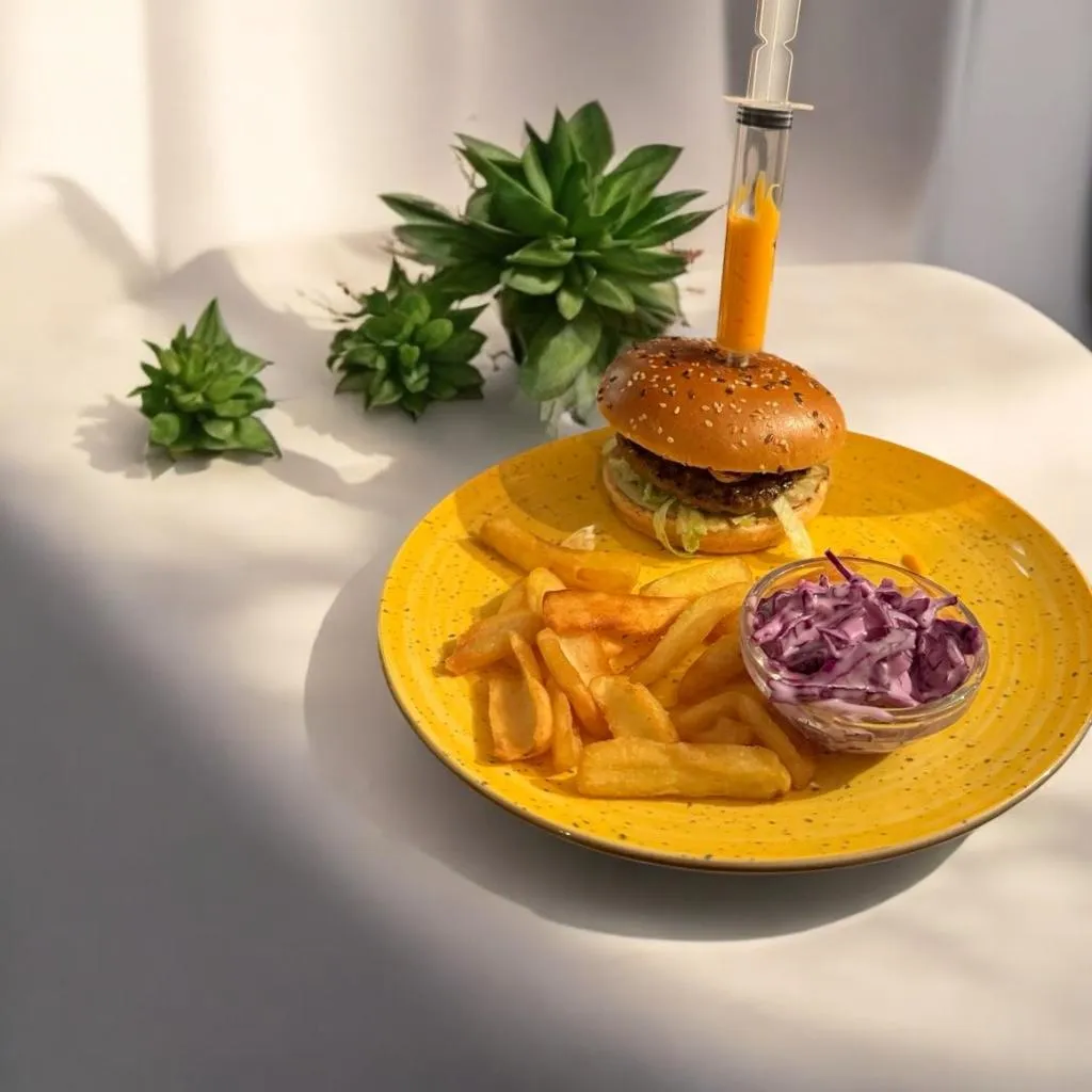 CoolTour Burger – csak a CoolTour Bar 3-ban, most már a teraszon is!