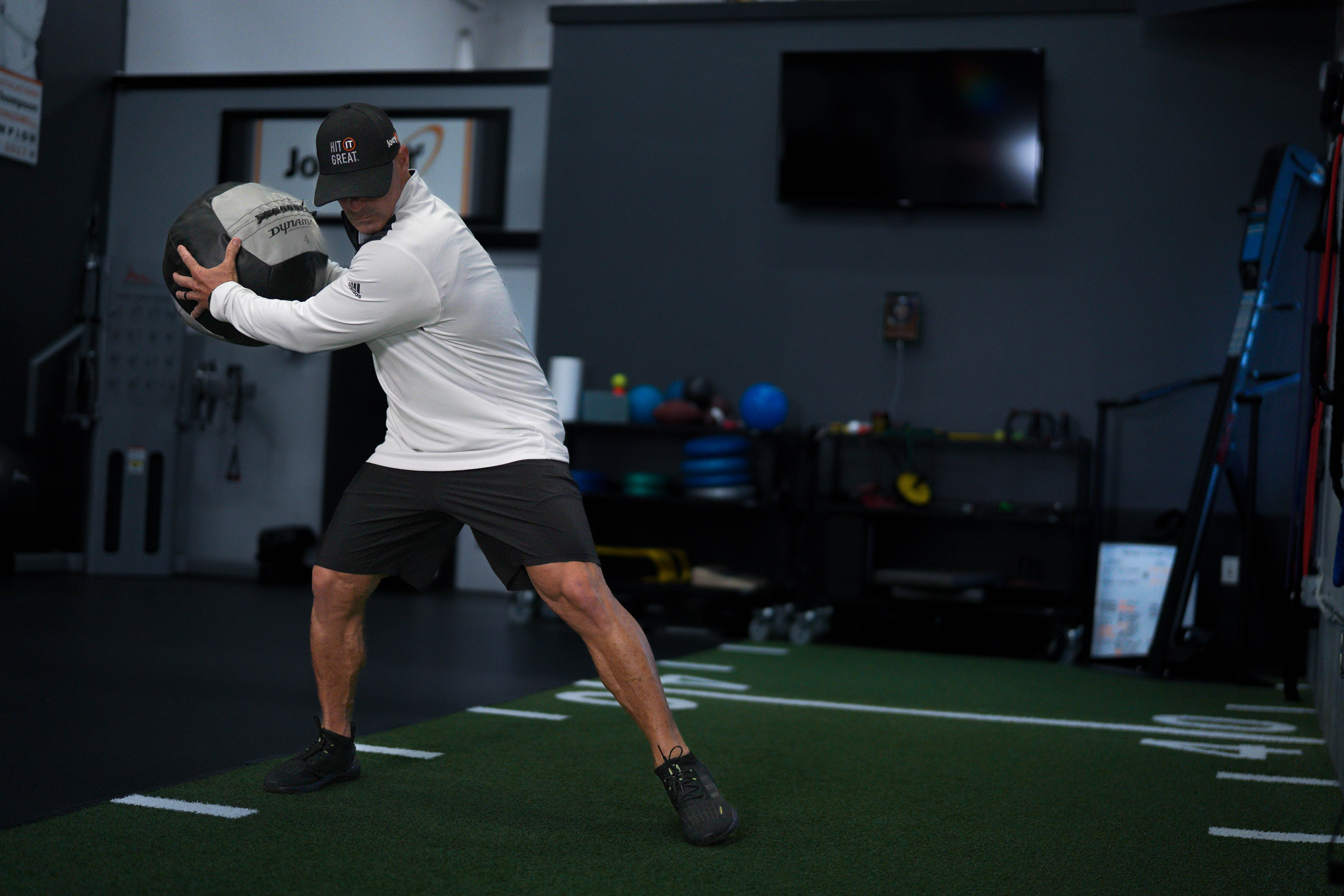 man doing golf workout
