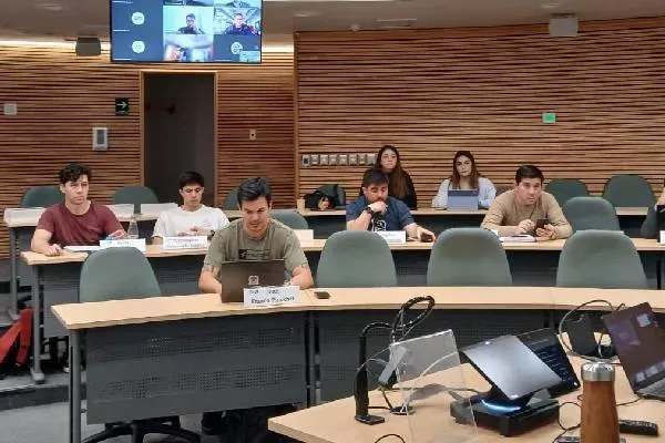 Graduados del MII UC destacan el valor del N°1 de la UC en ranking QS