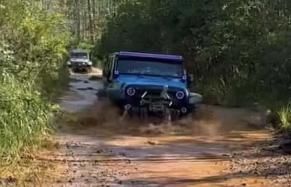 Wrangler going through the mud
