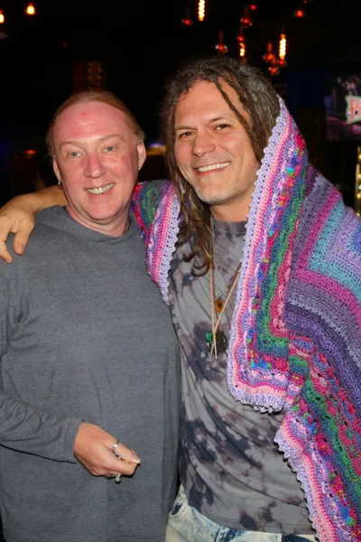 Stitching in Positivity