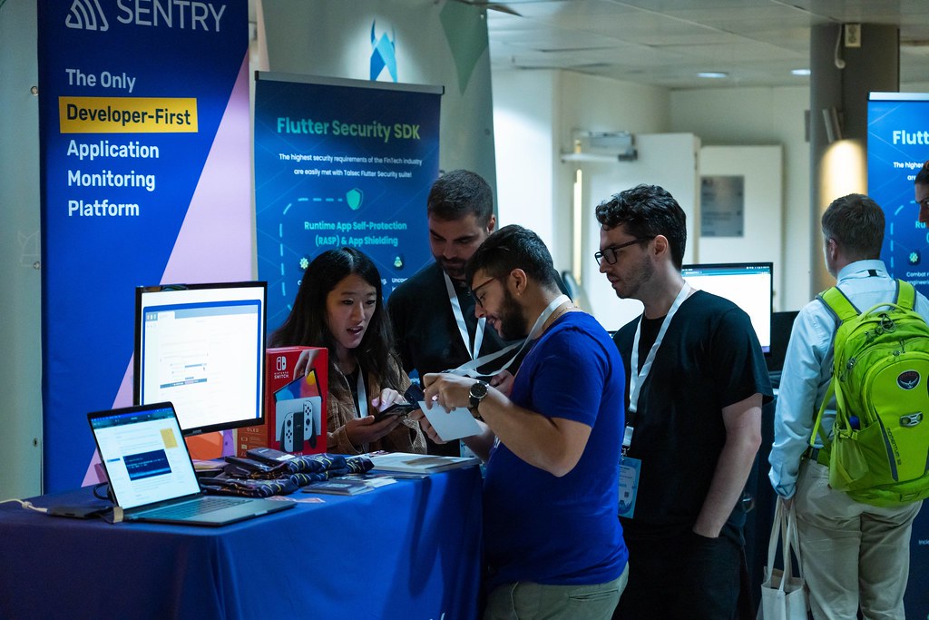 Conference attendees visiting the Sentry sponsor booth during Flutter Vikings 2022
