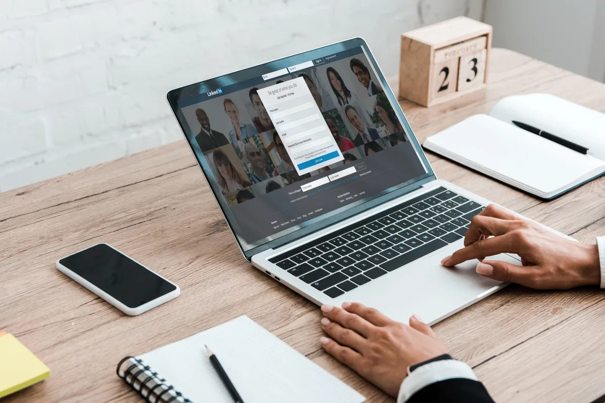 Blogging on linkedin with computer