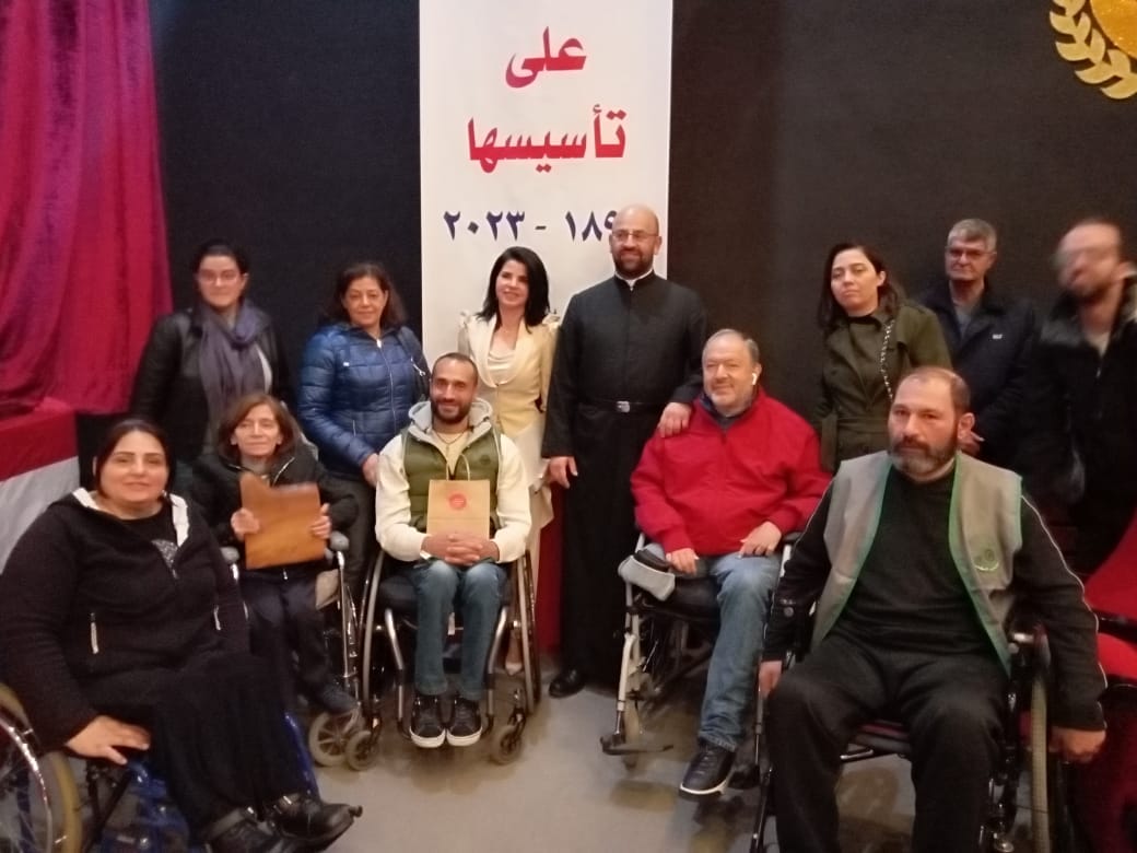 المسرحيات التثقيفية والأنشطة الأدبية